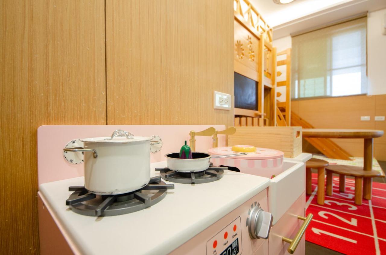 宜人生活溜滑梯親子民宿 Easylife B&B Донгшан Екстериор снимка