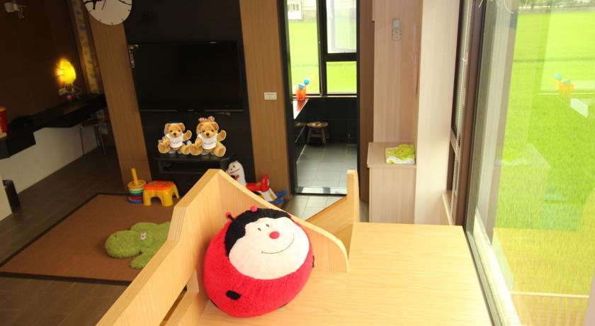 宜人生活溜滑梯親子民宿 Easylife B&B Донгшан Стая снимка